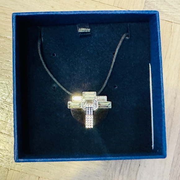Swarovski - Authentic Fashion Pendant, Topmost Crystal is Missing - Picture 2 of 3